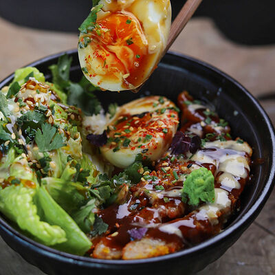 Кацу-цыпленок и рис в Zuka по цене 820 ₽