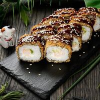 Ролл креветка темпура в Кухня МОМО
