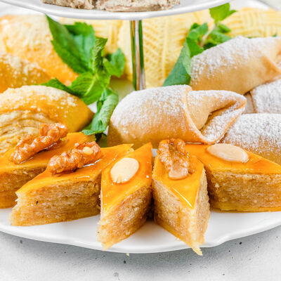 Ассорти восточных сладостей в Роял Палас по цене 1600 ₽