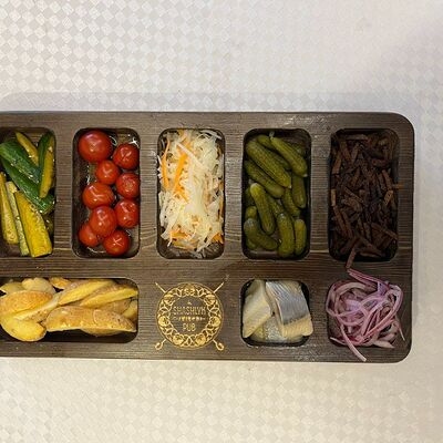 Ассорти из домашних солений в Shashlyk Pub по цене 3530 ₸