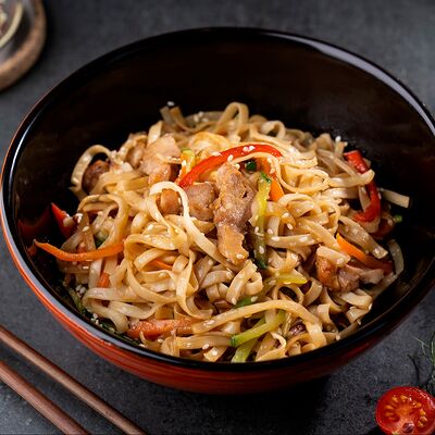 Удон с курицей в Шашлык юга Краснодар по цене 510 ₽