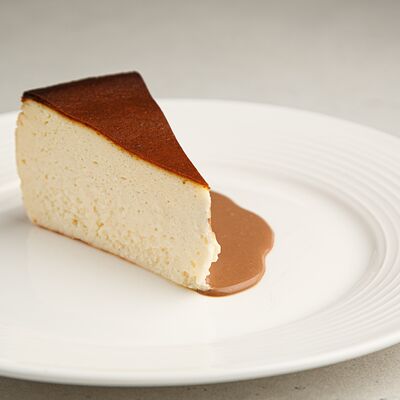 Баскский чизкейк с топленым шоколадомв Философия по цене 720 ₽