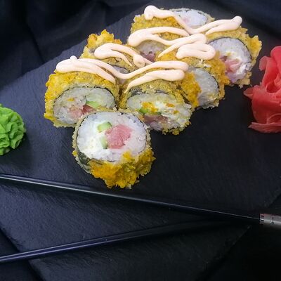 Горячий ролл Тунец в Sushiko по цене 320 ₽