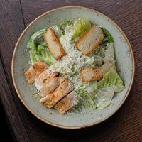 Цезарь с курицей в Ели Сацебели