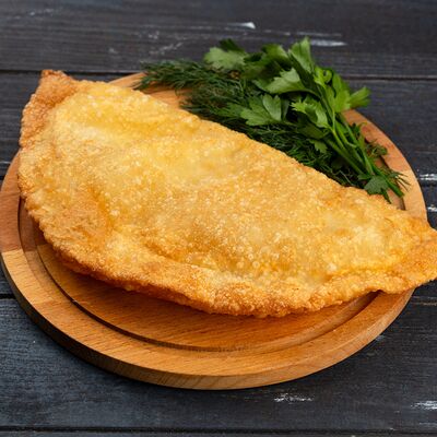 Чебурек с зеленью и сыром в Хачапурия по цене 415 ₽