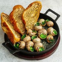 Виноградные улиткив Lounge Trattoria Pizza Bar