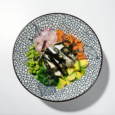 Поке с лососем и трюфельным соусом L в Jijoo по цене 680 ₽