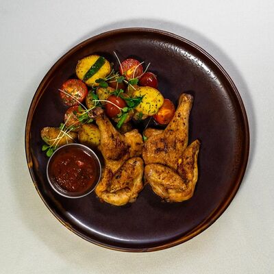 Цыпленок тапака с овощами в Гоголь по цене 950 ₽