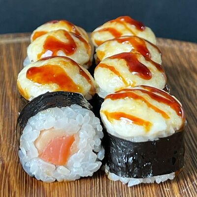 Запеченный мини с лососем в ГансРолл по цене 425 ₽