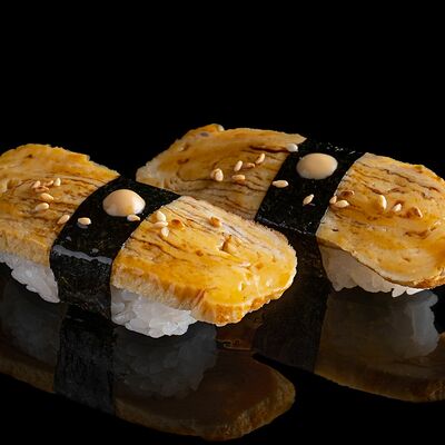 Онигири с омлетом тамаго в Lucky fish по цене 90 ₽