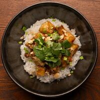 Рисовая миска с баклажаном и тофув Тяньгоу