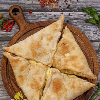 Хачапури с сыром из слоеного теста в На углях по цене 650 ₽