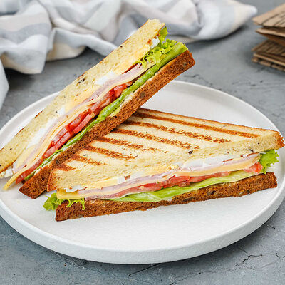 Сэндвич с ветчиной и яйцом в Магбургер & Братья Караваевы по цене 225