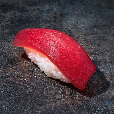 Суши Тунец нигири в Вкусно Суши по цене 140