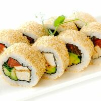 Ролл с тофу и томатами в Fusion Sushi