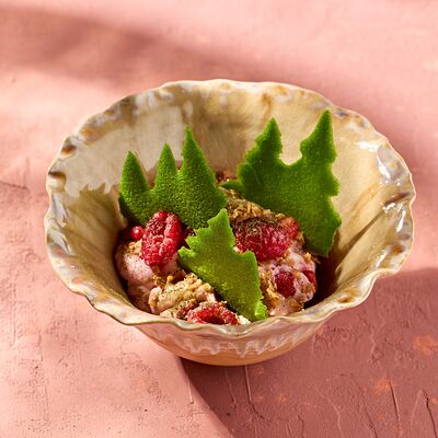 Кекс из крапивы с кремом в KITCHEN по цене 390 ₽