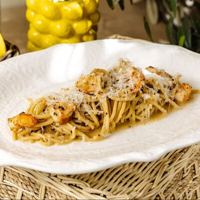 Спагетти Качо-э-пепе с креветками в Dodici Italy по цене 980 ₽