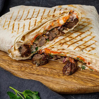 Шаурма из свинины большая в Мангал холл по цене 720 ₽