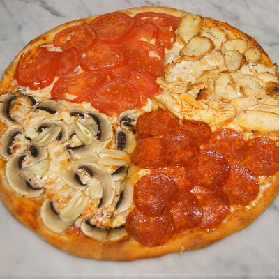 Пицца Четыре сезона в Шашлыки & Пироги по цене 625 ₽