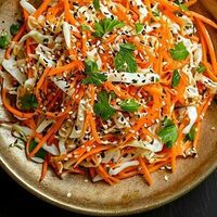 Салат из капусты и моркови в ореховом соусев Лапша