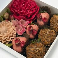 Зефирное суфле с клубникой в шоколаде в Chocoroom