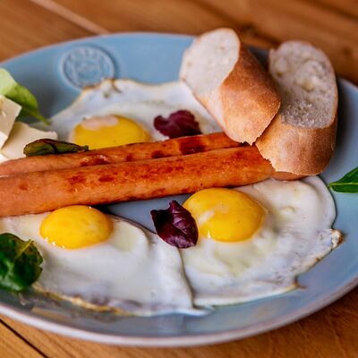 Яичница с сосисками в Мацони по цене 260
