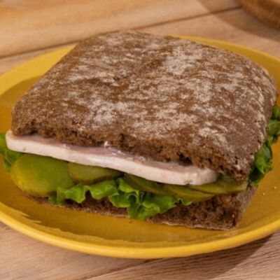 Сэндвич с индейкой на ржаной чиабаттев Пекарня Буханка по цене 305 ₽