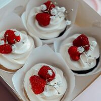 Капкейки с малиной в The.cakes_spb