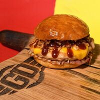 Бургер и соус BBQ с луковыми чипсами в GD