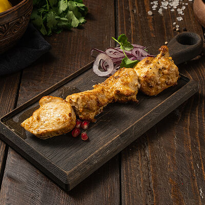 Шашлык из куриного филе в Гамарджоба по цене 685 ₽