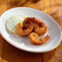 Тигровые креветки в панировке с соусом сливочный васаби в BBQ Beer Restaurant