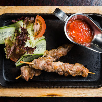 Шашлык из cвинoй шеи в Reader's pub по цене 270 ₽