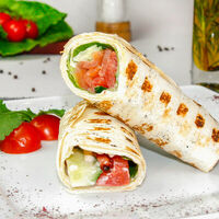 Ролл с лососем в Симит Хауз