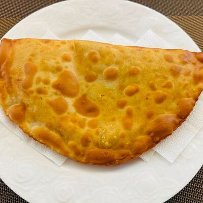 Чебурек с мясом в Вареничная по цене 220 ₽
