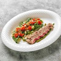 Салат с обожжённым тунцом в GASTROFISH