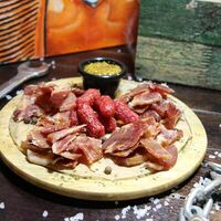 Ассорти из вяленого мяса и копченых колбасок в Ребрабар