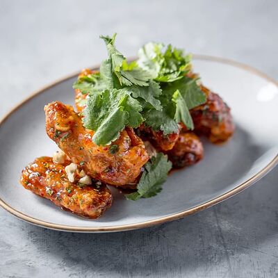 Хрустящие куриные крылья в Раковая на Усачева по цене 1190 ₽