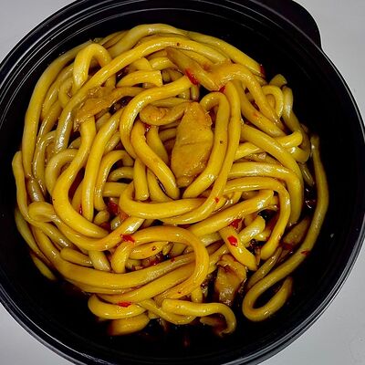 Лапша с грибами и мясом в тайском соусев MrKim по цене 530 ₽