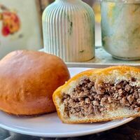 Пирожок с мясом в Булонже