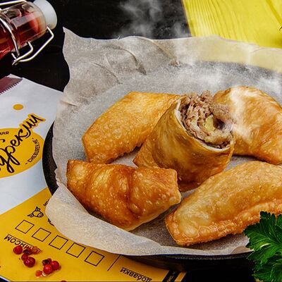 ЧебурекМИ с говядиной и свининой в Чебурекми по цене 310 ₽