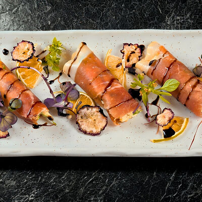 Хамон-ролл с нежной начинкой из сыра и рукколы в Рестобар Литера по цене 590 ₽