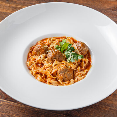 Паста в томатном соусе с фрикадельками в Кафе RSC по цене 350 ₽
