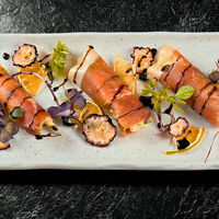 Хамон-ролл с нежной начинкой из сыра и рукколы в Рестобар Литера