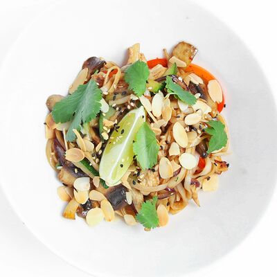 Пад-тай с курицейв Noba по цене 690 ₽