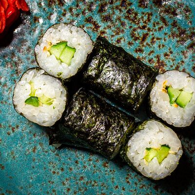 Мини-ролл с огурцом в Суши Море Мото по цене 199 ₽