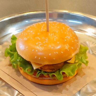 Чизбургер куриный в ШаурХолл по цене 470 ₽