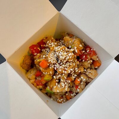 Рис с курицей терияки в Caramel по цене 400 ₽
