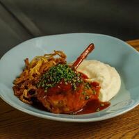 Рябчик свиной с пюре в Krombacher Beer Kitchen