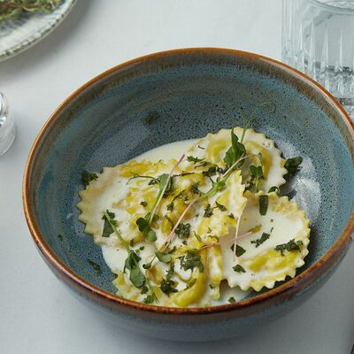 Равиоли с тыквой под сырно-кокосовым соусом в Блеск по цене 260