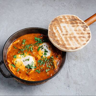 Шакшука классическая в Easy Hummus по цене 450 ₽